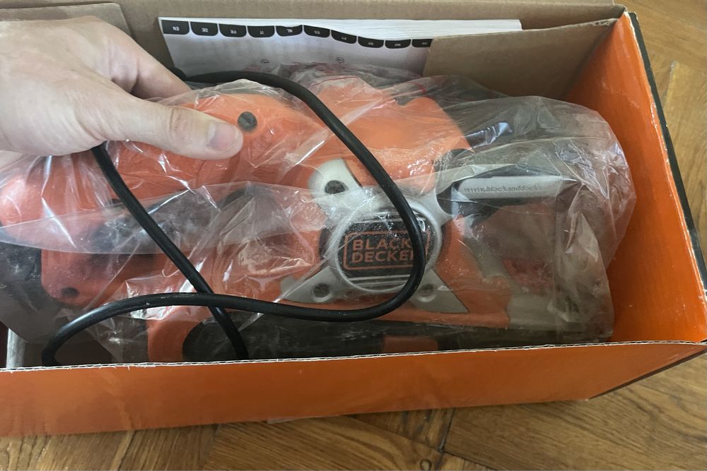 Шлифовальная машинка Black & Decker