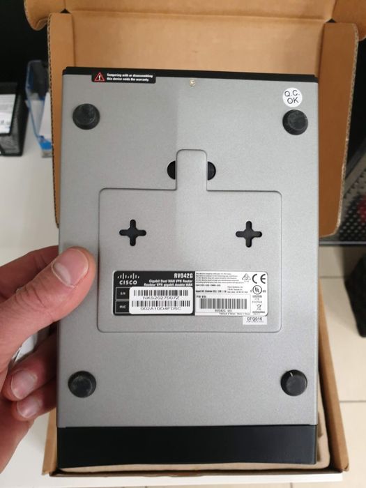 Роутер Cisco RV042