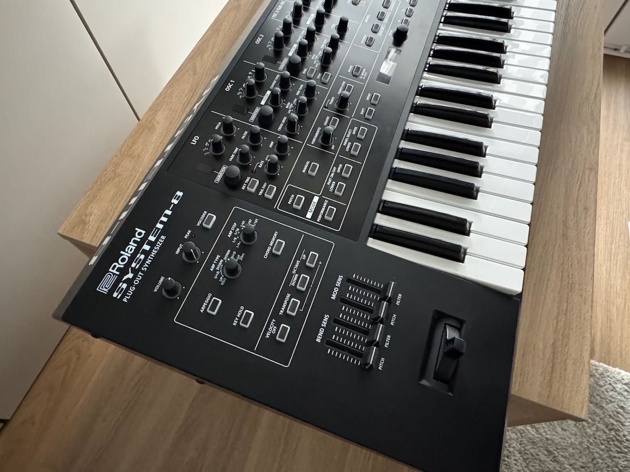 Syntezator Roland System-8