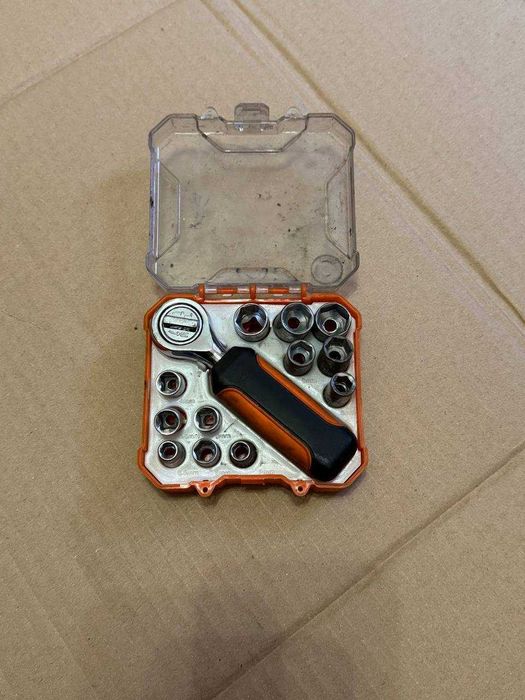 Торцевий ключ з 12 головками