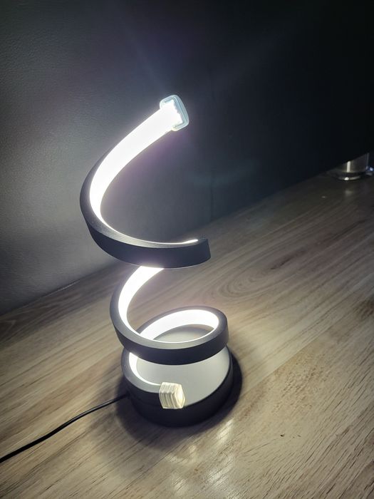 Lampka stołowa LED 20W 3 tryby światła kolor czarny Nowa