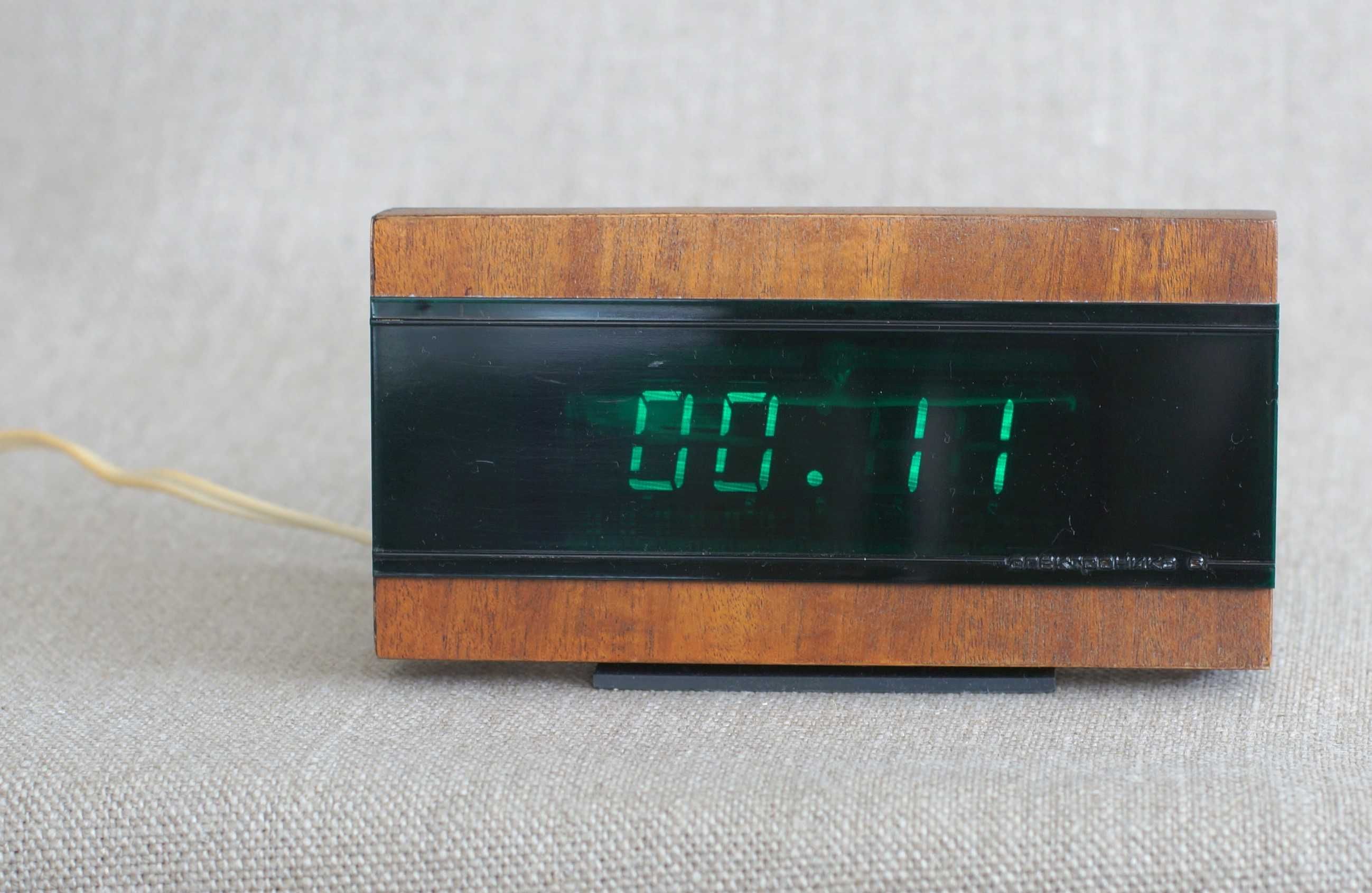 elektroniczny zegar z budzikiem Elektronika 6 vintage
