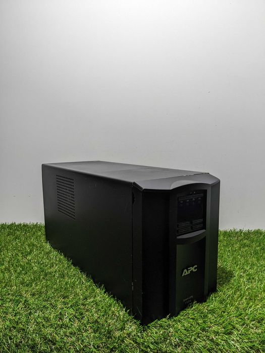 Источник бесперебойного питания (ИБП) APC Smart-UPS 1500VA LCD 230V