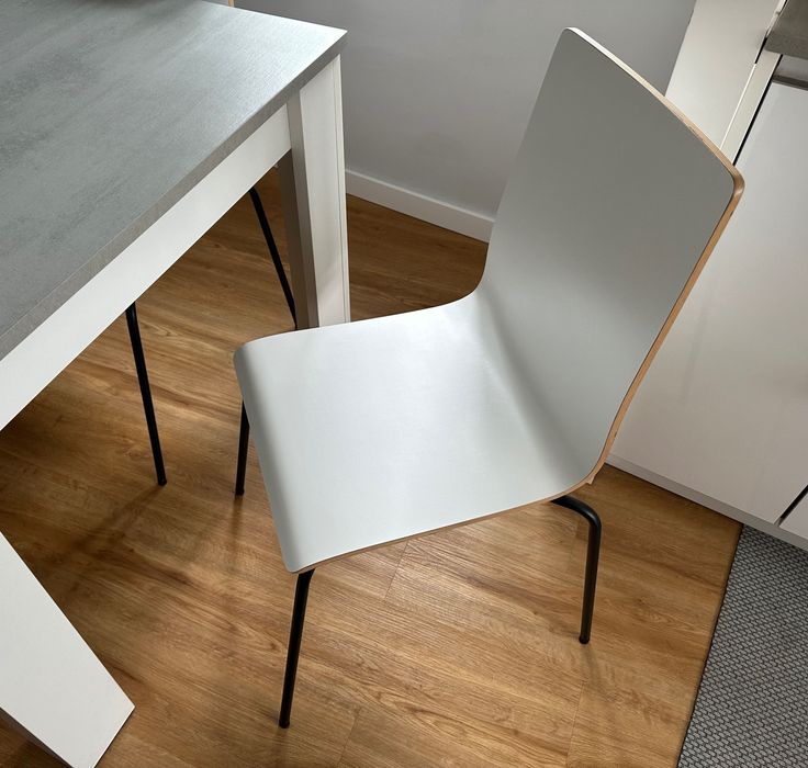 4 cadeiras brancas Ikea