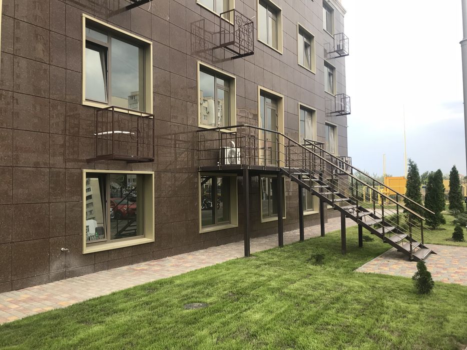 Оренда приміщення ( комерція ) 20 кадор ( Сахарова 3а )