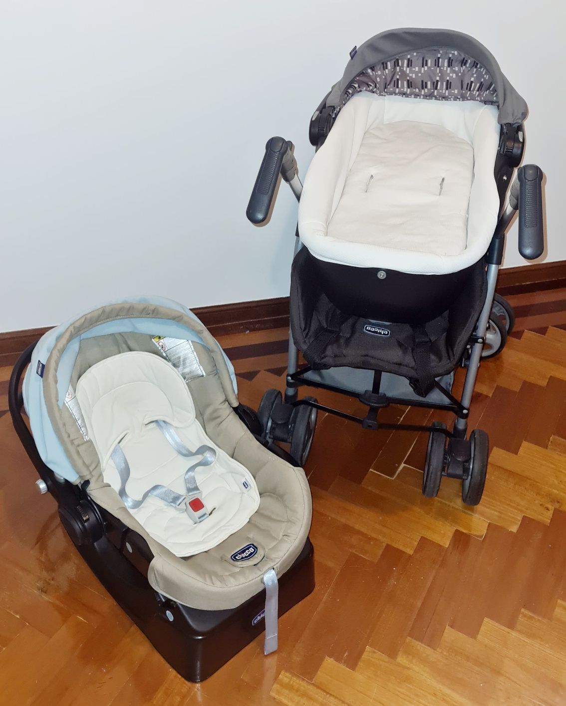 Trio Chicco - Carrinho, Alcofa e Bebé Conforto com Isofix