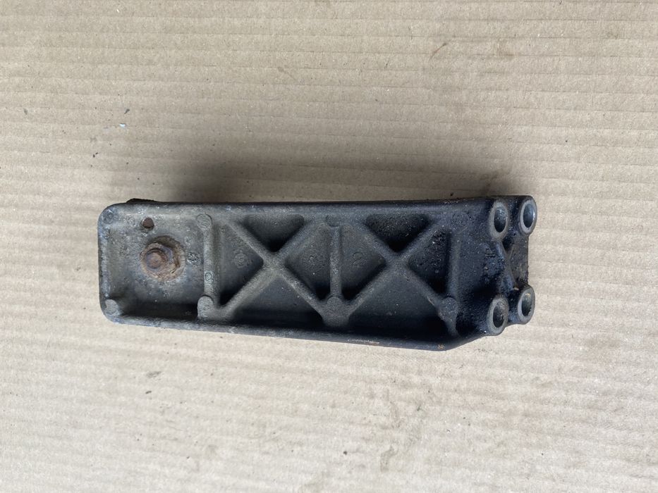 Suzuki jimny łapa reduktora poduszka