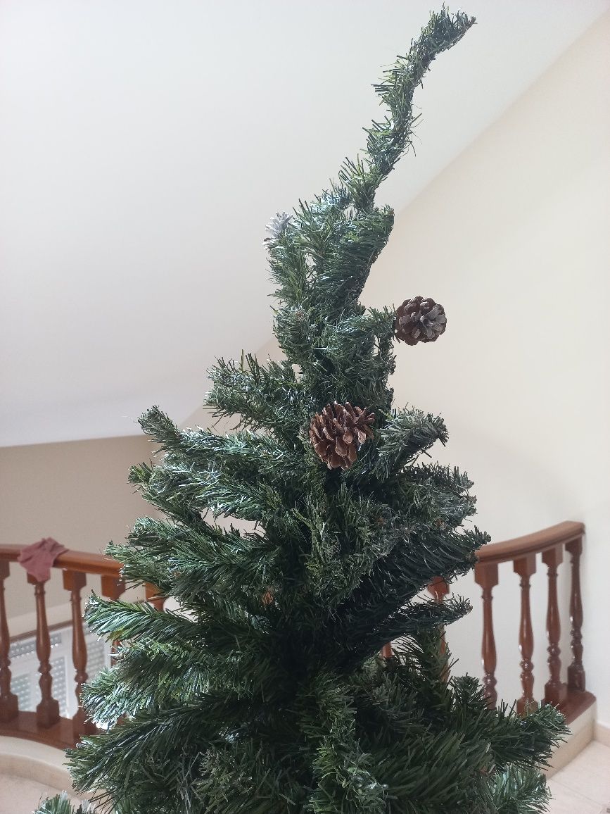 Árvore de Natal com Pinhas