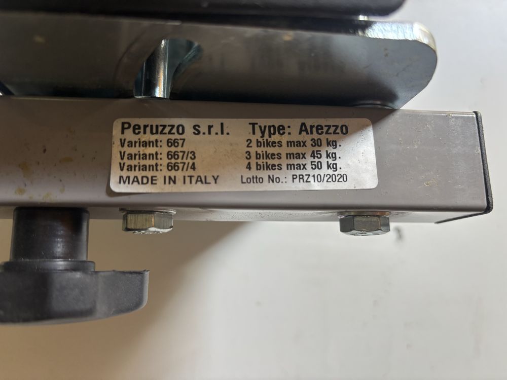 Велокріплення на фарком Peruzzo Arezzo для 4 велосипедів