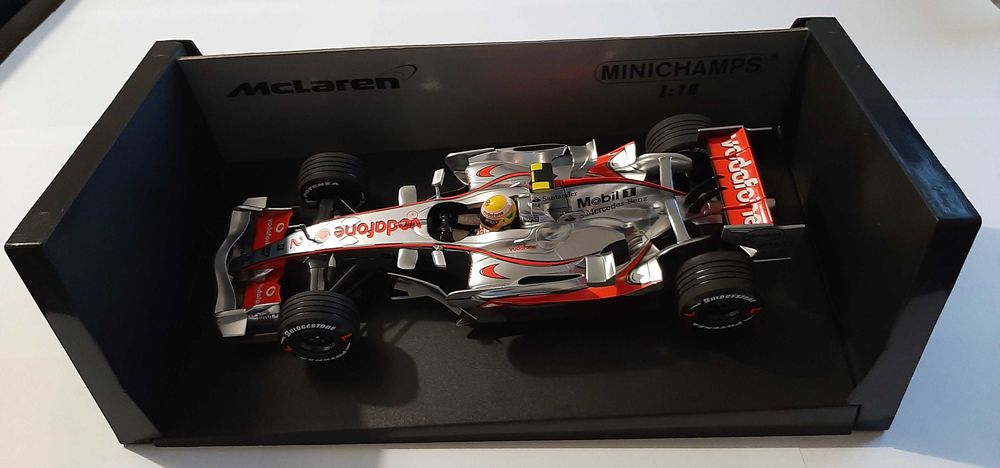 Lewis Hamilton 1a vitória McLaren MP4-22 F1 2007 Minichamps 1:18