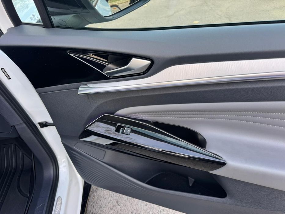 Продам практически новый VW ID 4