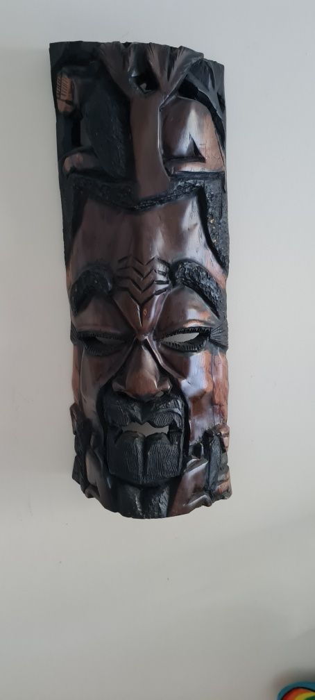 Maska z drewniana