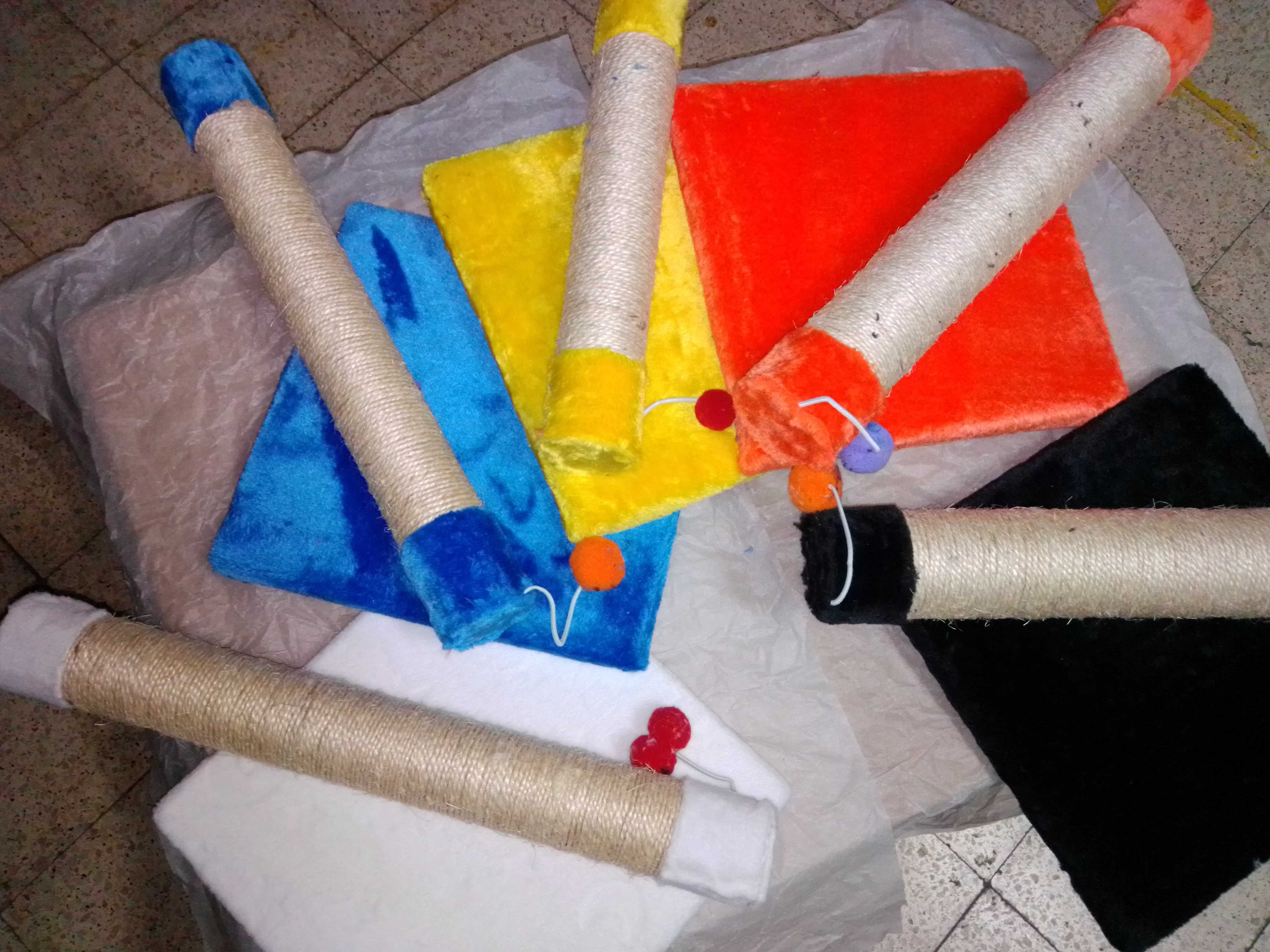 Arranhador para GATOS com bolinha
