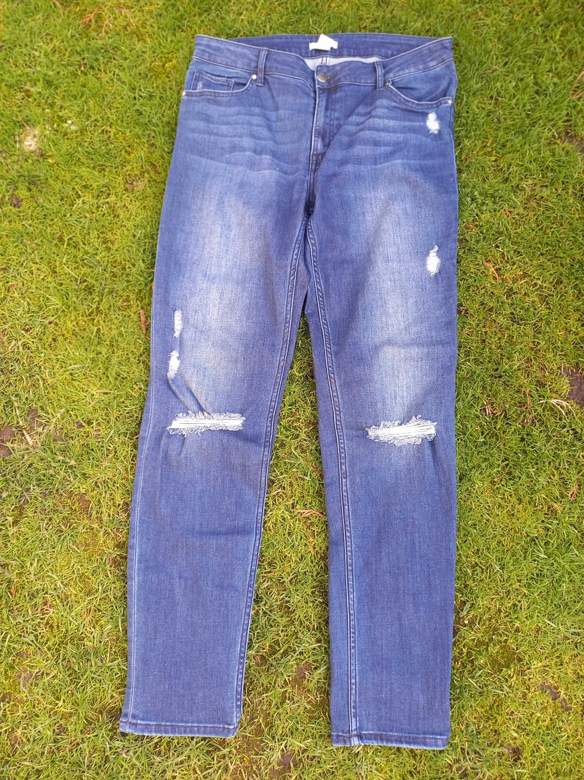 H&M. Dopasowane jeansy. Roz 44