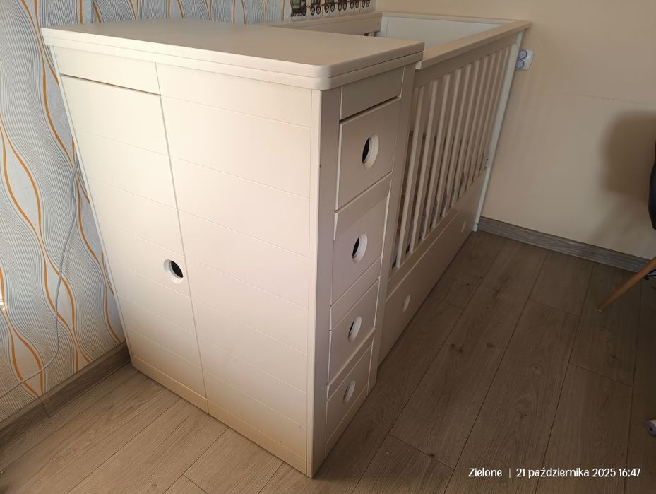 Łóżeczko Bellamy 
Sprzedam łóżeczko