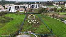 Terreno com licença de construção para doze lotes na periferia da cida