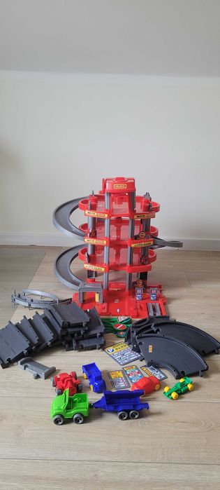 Tor samochodowy z garażem Wader Polesie