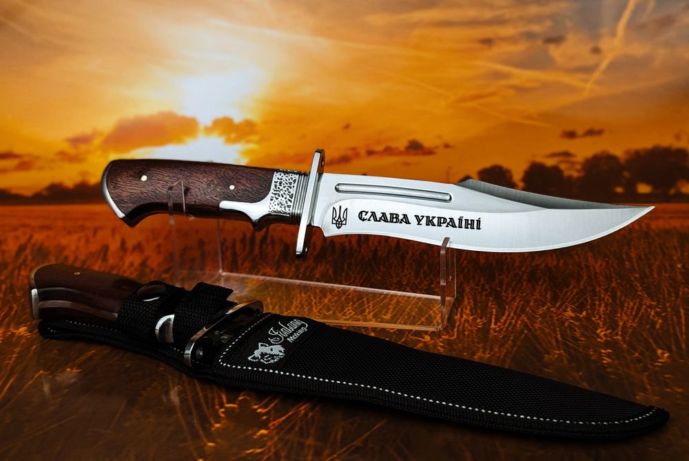 Ніж мисливський з гравіюванням. нож охотничий