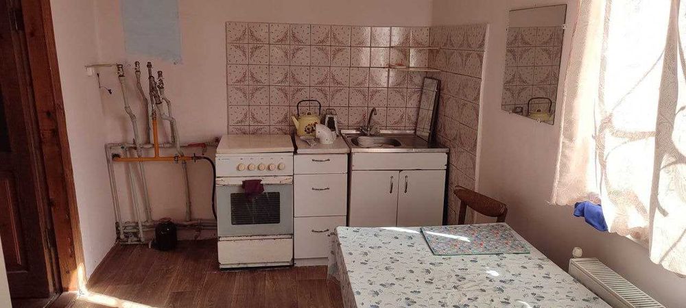 Продам 2-поверховий газифікований будинок з усіма зручностями,торг