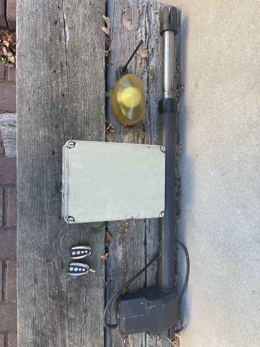 Zestaw napędowy siłownik, do bramy, centralka i piloty