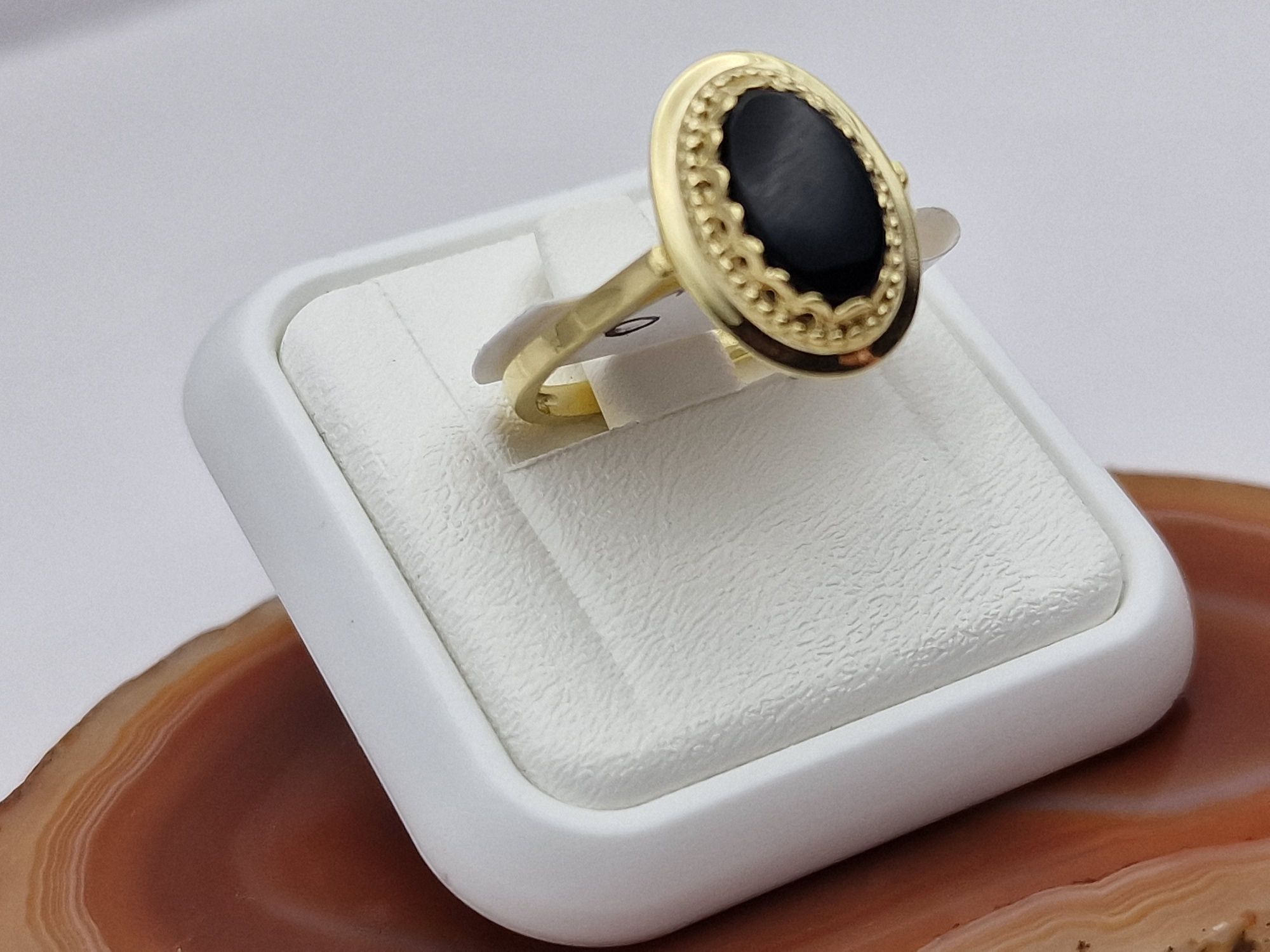 Nowy złoty pierścionek, próba 585, czarny kamień Rozmiar 16