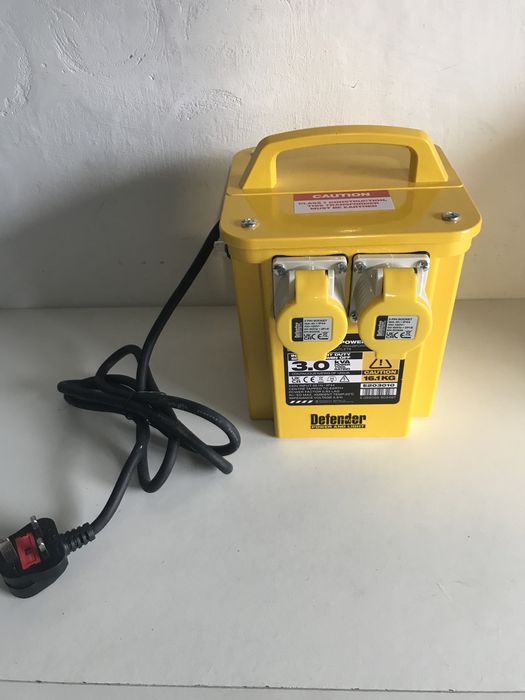 Трансформатор для електроінструментів Defender 3.0KVA, 2 розетки 16A