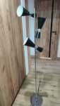 Lampa podłogowa regulowana