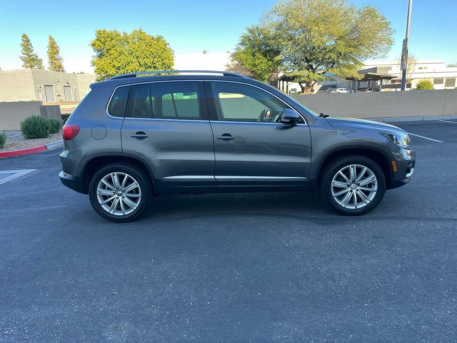 Volkswagen Tiguan SE      2015