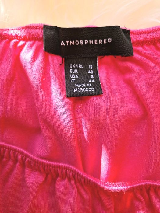 Różowa sukienka typu hiszpanka z rozkloszowanymi rękawami