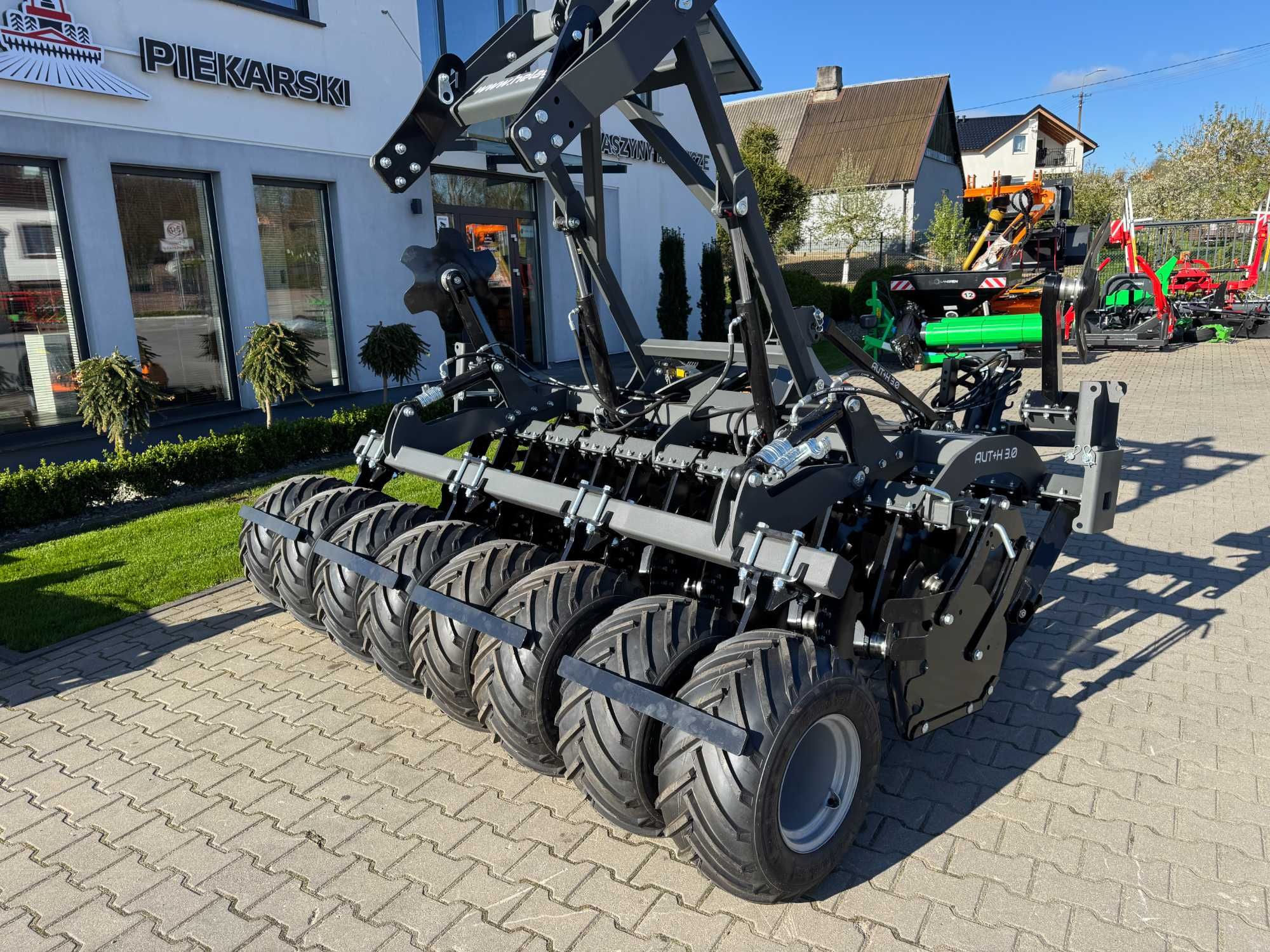 Agregat talerzowy uprawowo-siewny z wałem oponowym 3,0 m AUTW Helagro