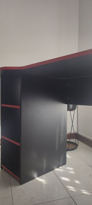 Secretaria em ótimo estado (NEGOCIÁVEL)