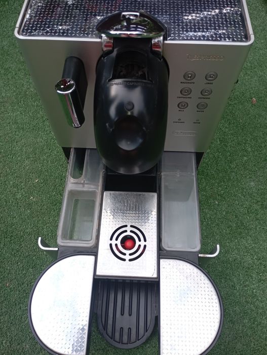 Ekspres kapsułkowy ciśnieniowy DeLonghi Nespresso EN 720.M 1300W