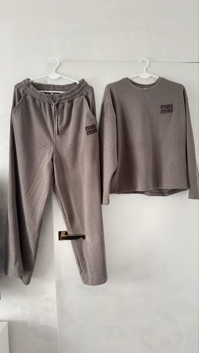 Piekny dres Miu miu rozmiar L brąz fango Premium