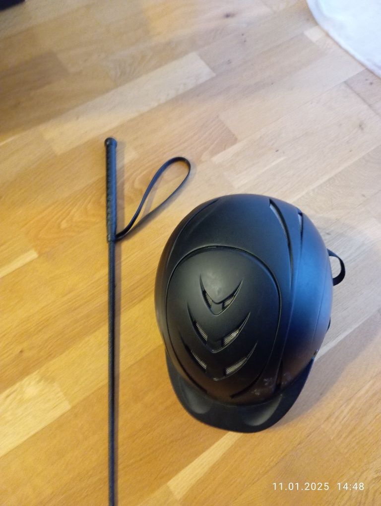 Kask i bacik jeździecki