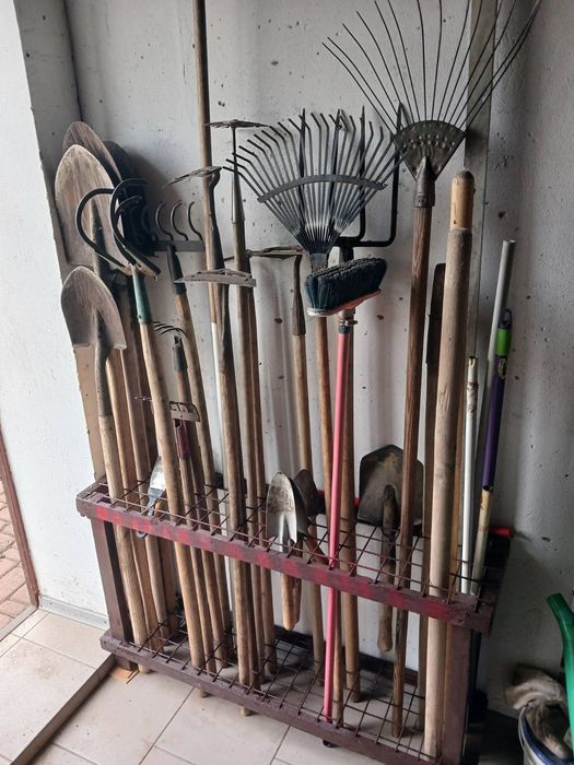 Прдвємо тумбу для зберігання садового інструменту