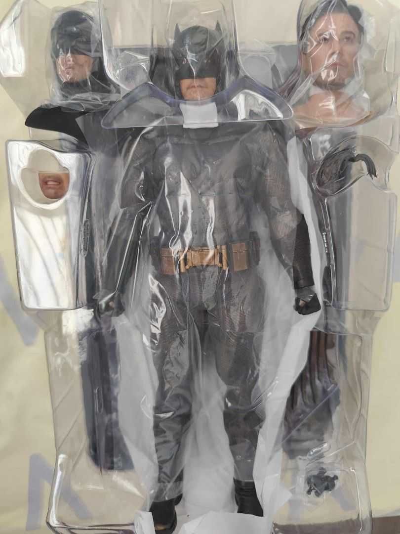 Figura Hot Toys Batman v Superman Dawn of Justice Batman 2.0 Deluxe