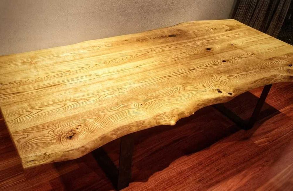 Mesa de madeira maciça em veio natural estilo industrial/rustico