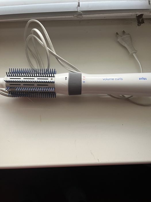 Фен расческа Skarlet  отлично работает и справляется со своей задачей