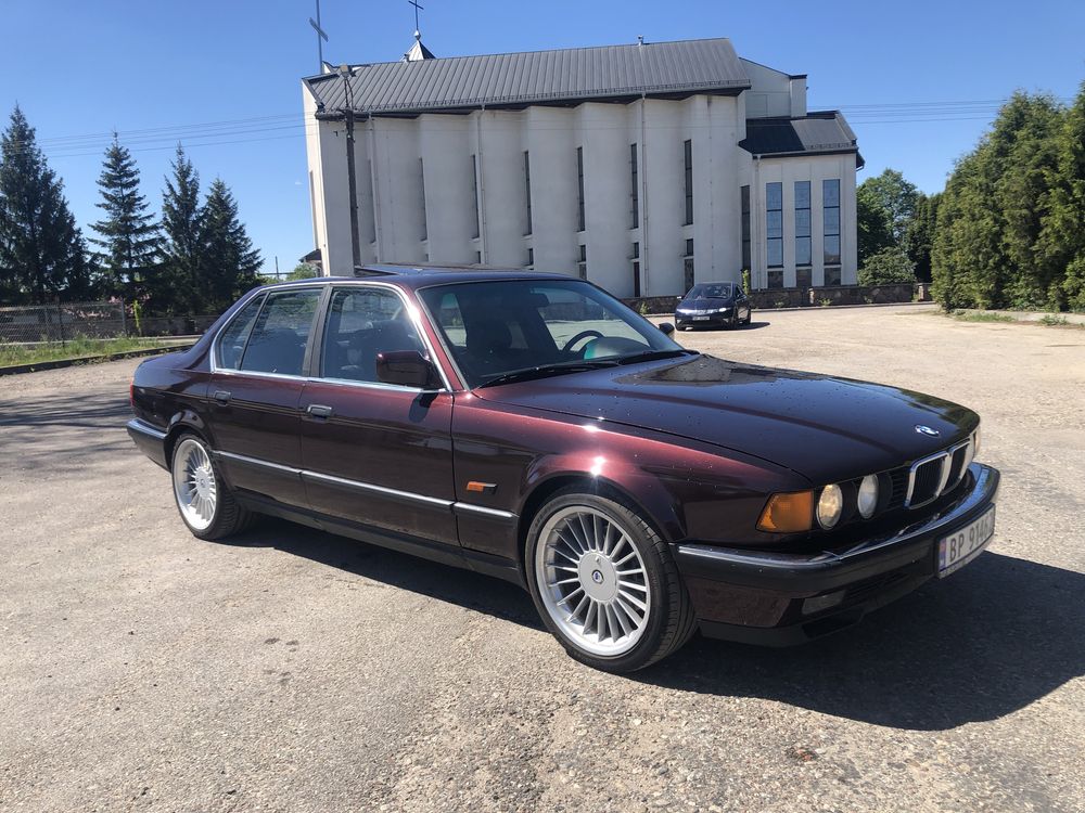 Piekne BMW e32 v8 seria 7 zawioze do slubu, wesela