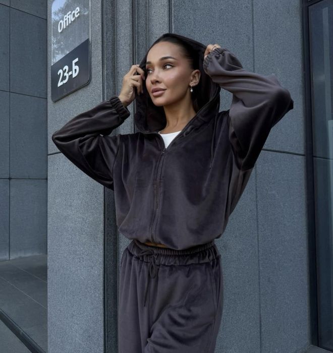 Шоколадний велюровий костюм