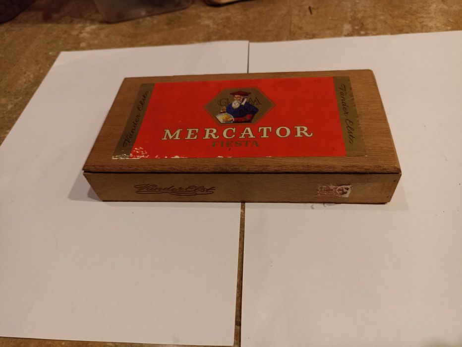 Stara, kolekcjonerska skrzyneczka  Mercator Fiesta Vander Elst.