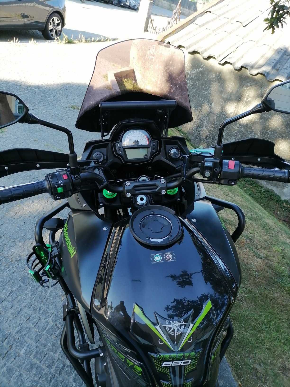 KAWASAKI VERSYS 650 ( mota com full extras )