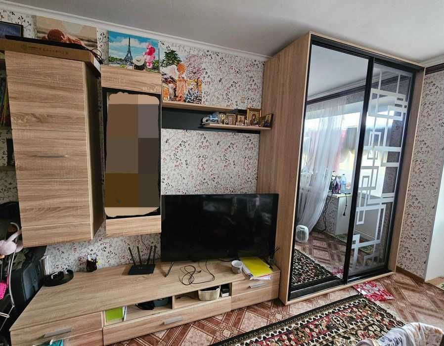 Меблі, шкаф купе та тумби до нього