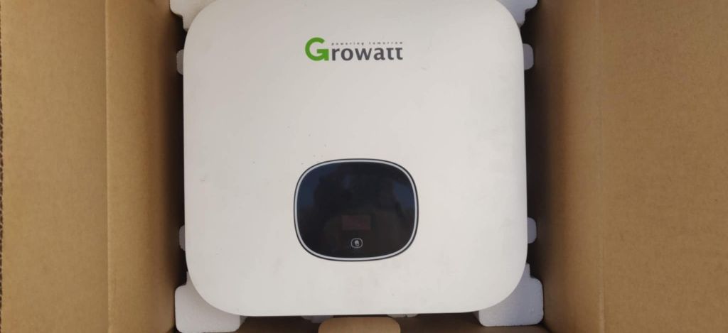 Inversor Growatt Monofásico 4.2 – Excelente estado, menos de 3 anos