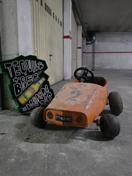 Carrinho a pedias "1981"