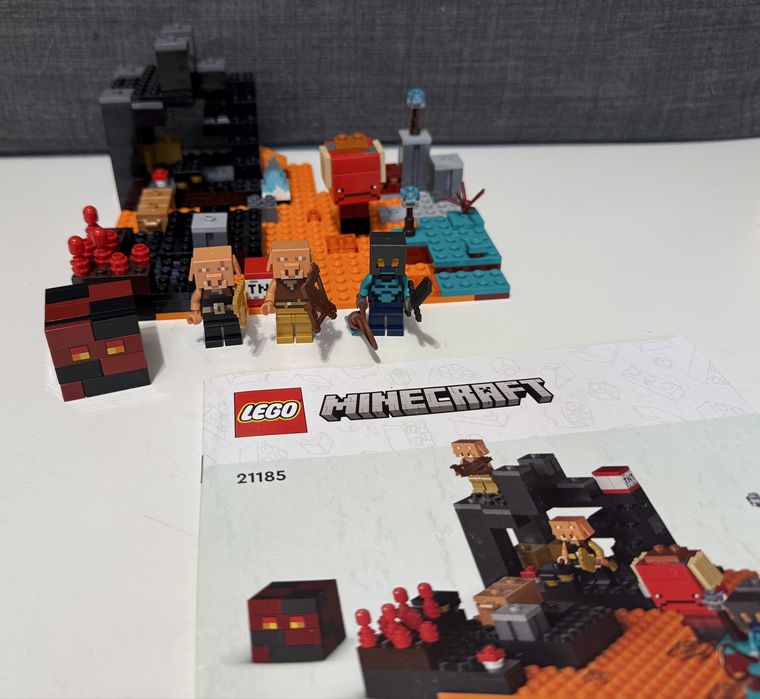 LEGO Minecraft 21185 Bastion w Netherze komplet z instrukcją