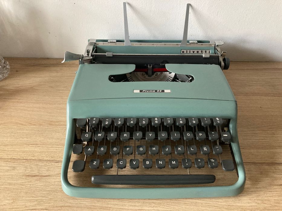 Máquina de escrever  **  Olivetti 22