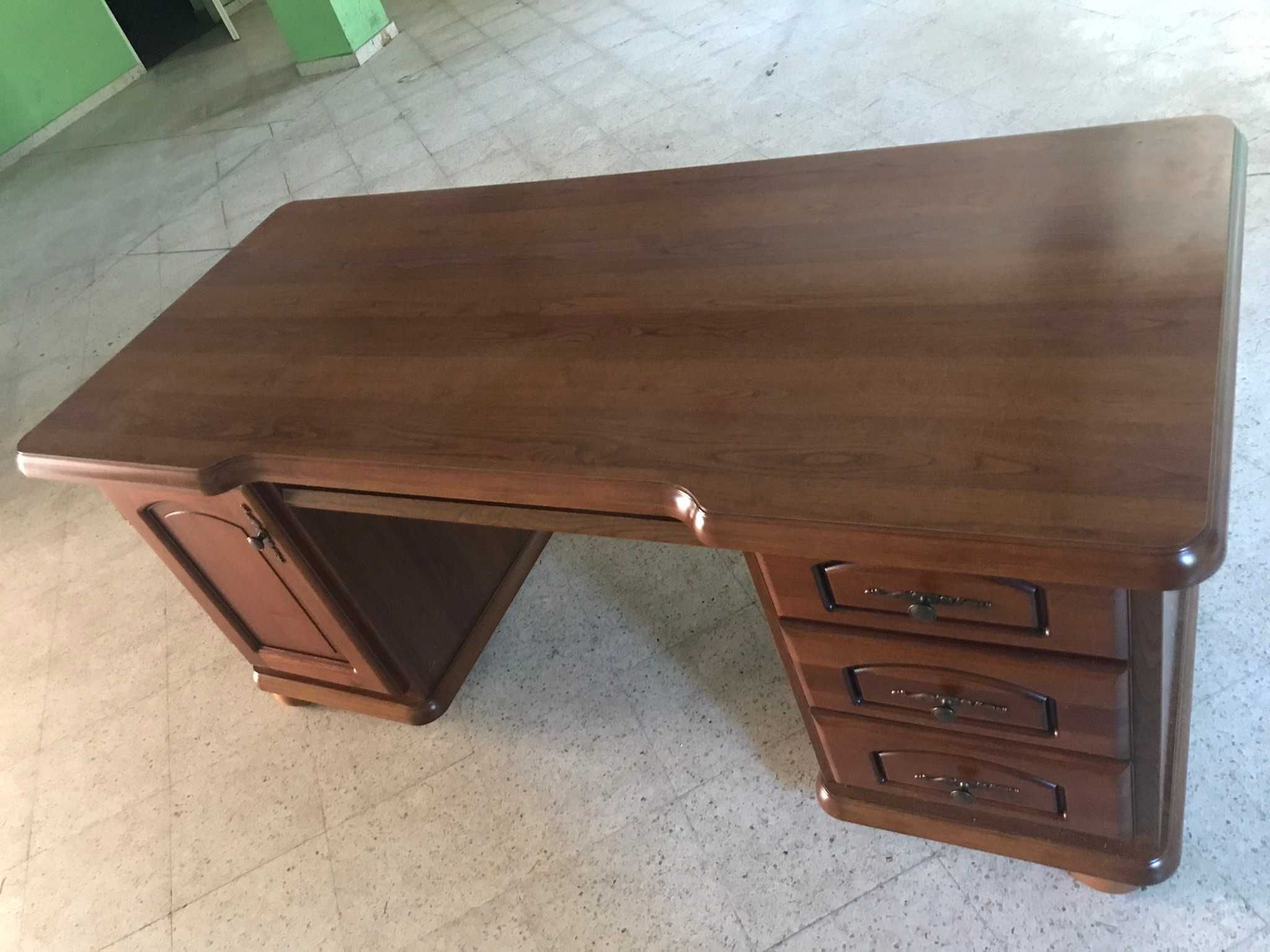 Zestaw mebli drewnianych biurko szafka pod telewizor orzech BAWARIA