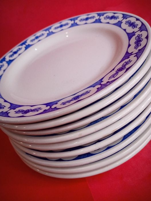 Буди нові тарілочки