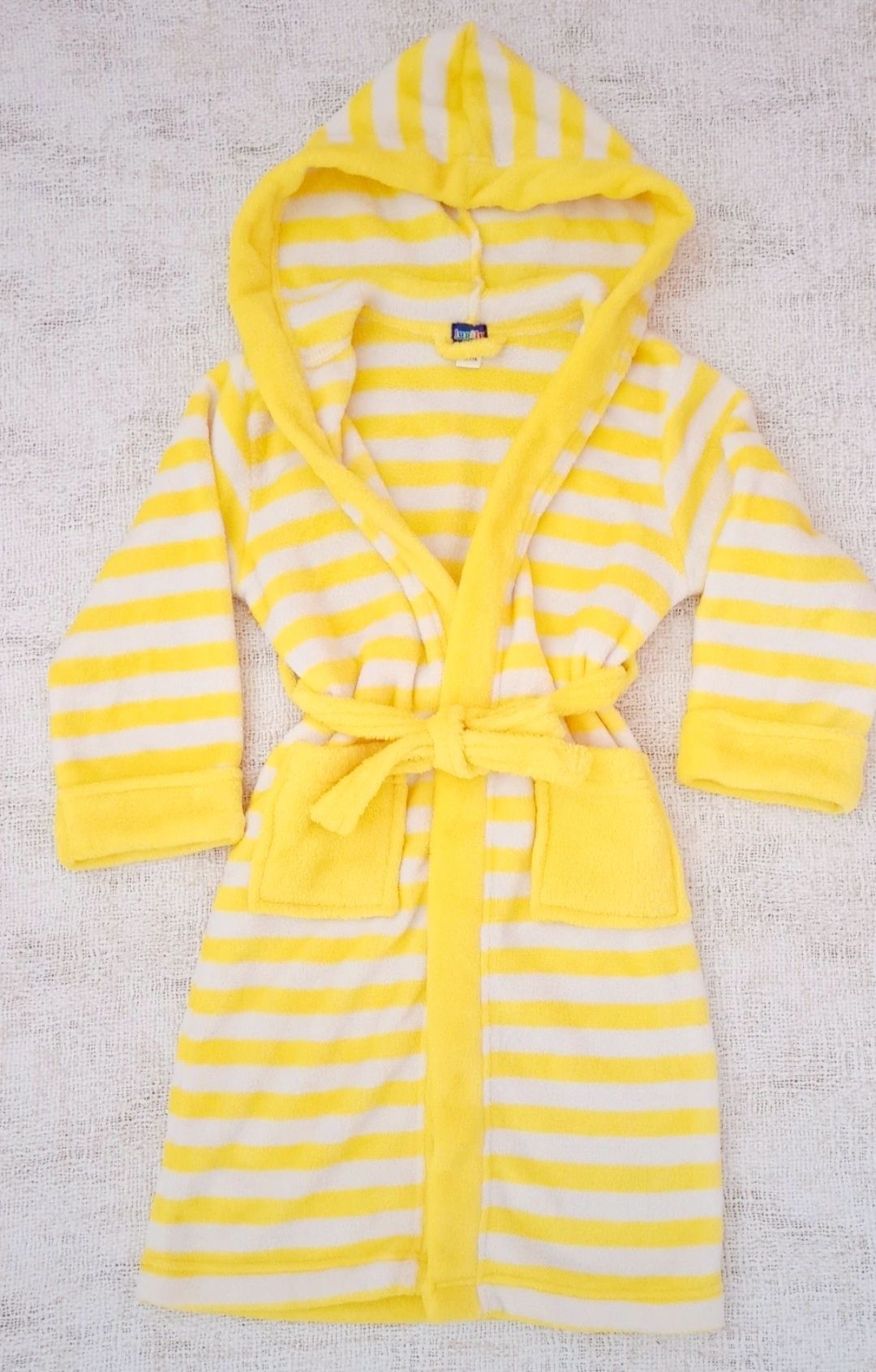Robe branco às riscas amarelas